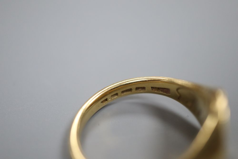 An 18ct gold intaglio seal signet ring, 8.8grams
